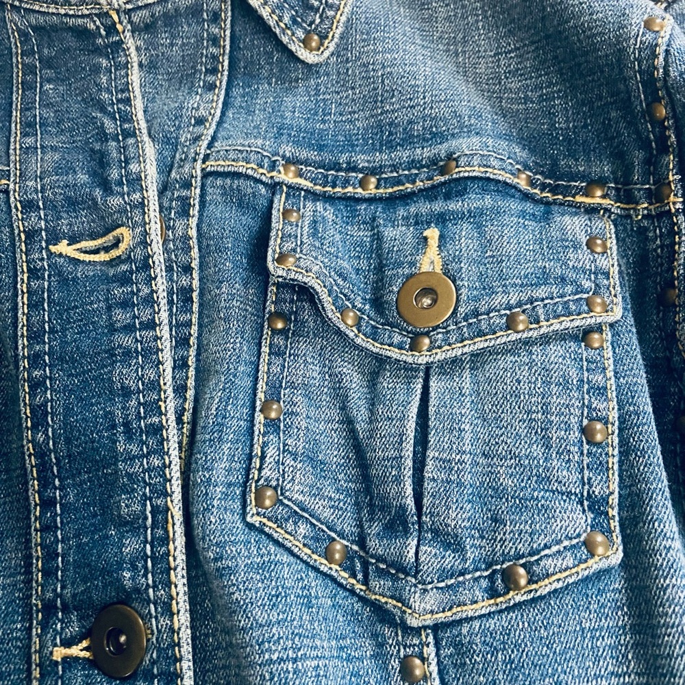 Reba Sz M Blue Denim Womens Jacket with Studs and appliqué design on back - Picture 4 of 11